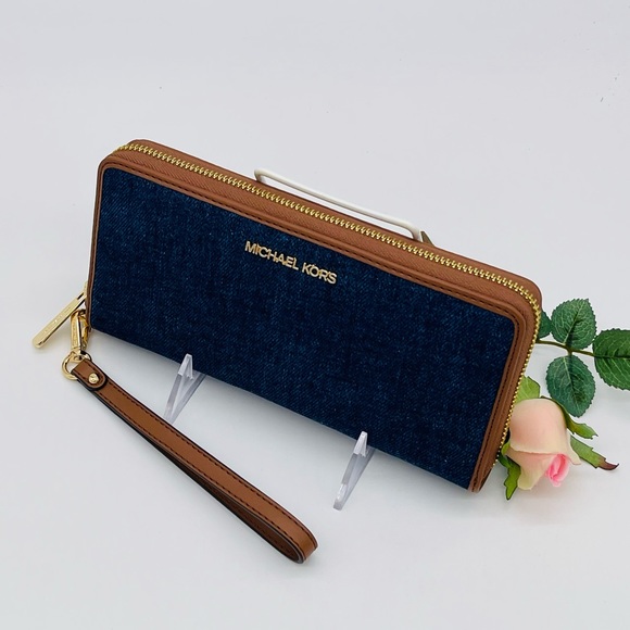 Michael Kors Large Continental Wallet Wristlet - Picture 5 of 8